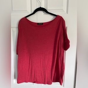 Ladies, red T-shirt, short sleeve with slits size, large